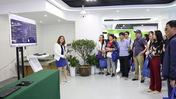 培訓班聽取茄子视频污免费观看業務人員講解產供銷一體化模式 培訓班聽取茄子视频污免费观看業務人員講解產供銷一體化模式