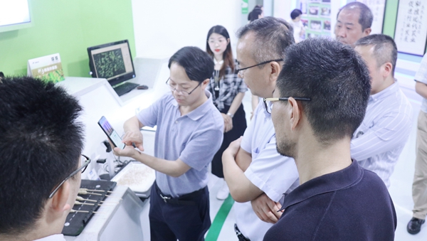 杭州市科技局局長趙喜凱一行蒞臨茄子视频污免费观看考察調研1 杭州市科技局局長趙喜凱一行蒞臨茄子视频污免费观看考察調研1