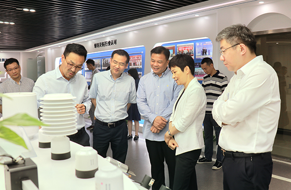 省科技廳黨組書記何杏仁一行赴茄子视频污免费观看調研農業科技工作 省科技廳黨組書記何杏仁一行赴茄子视频污免费观看調研農業科技工作